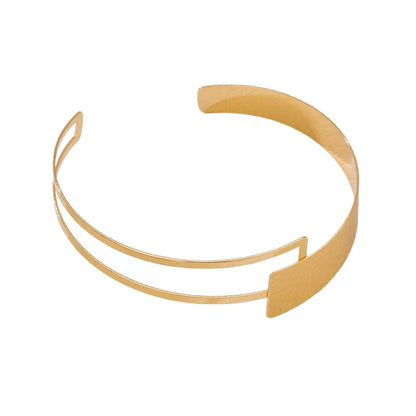 Asymmetrical Gold Choker Featuring U Shape Lines Design, Stylish Jewelry Accessory For Elegant Looks