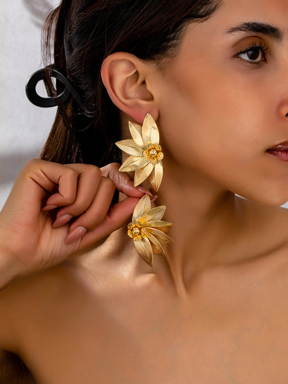 Gold Stud Earrings Featuring Elegant Flower And Leaves Pattern, Perfect For Everyday Wear