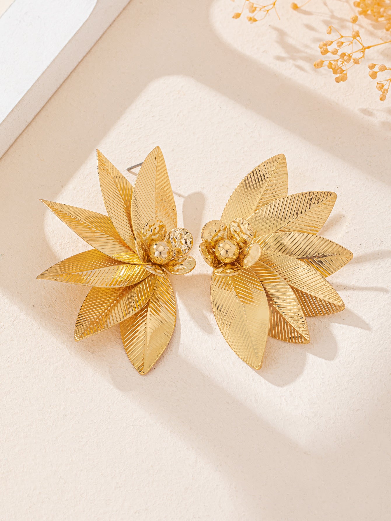 Gold Stud Earrings Featuring Elegant Flower And Leaves Pattern, Perfect For Everyday Wear