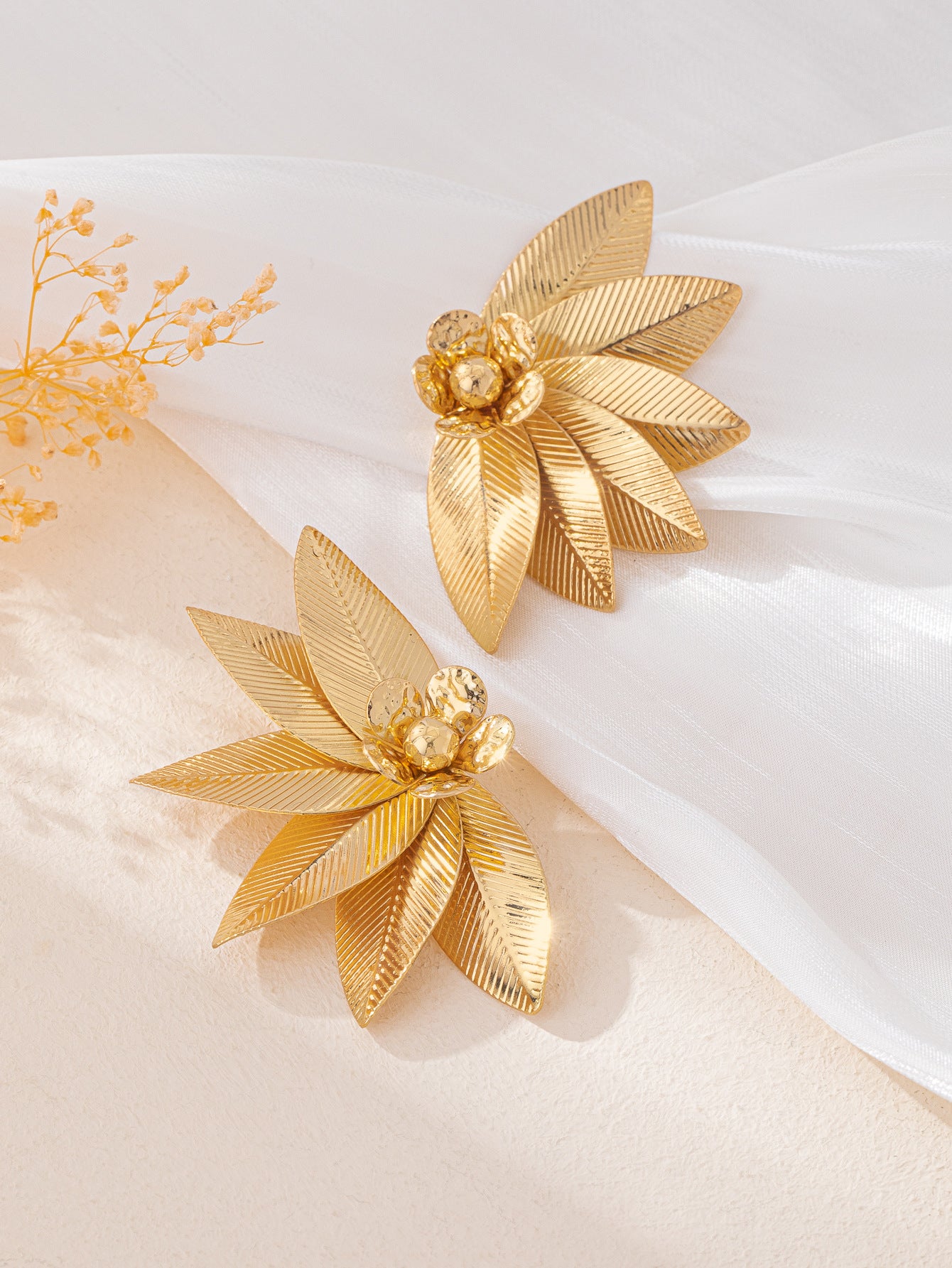 Gold Stud Earrings Featuring Elegant Flower And Leaves Pattern, Perfect For Everyday Wear