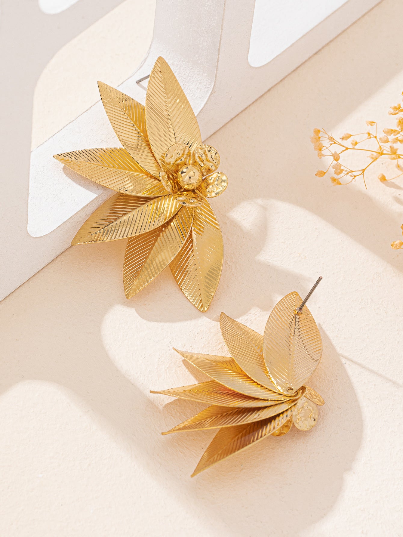 Gold Stud Earrings Featuring Elegant Flower And Leaves Pattern, Perfect For Everyday Wear