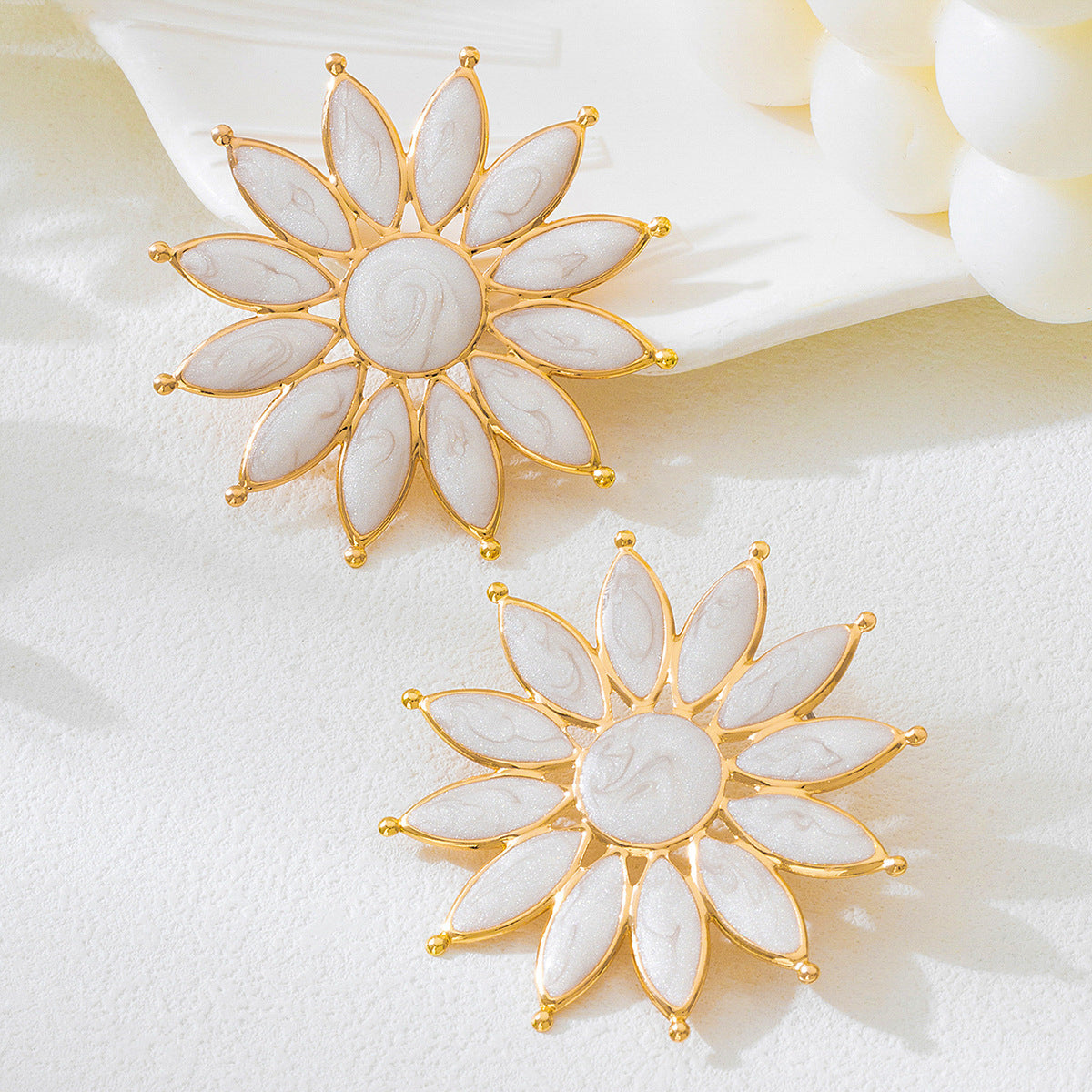 Sweet Flower Enamel Stud Earrings For Women In Rose Red