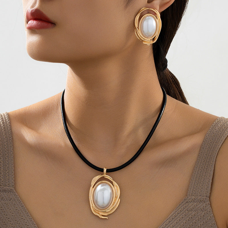Tiger Skin Pattern Necklace In Black Featuring Tiger Eye Material Jewelry Set