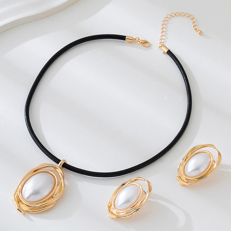 Tiger Skin Pattern Necklace In Black Featuring Tiger Eye Material Jewelry Set