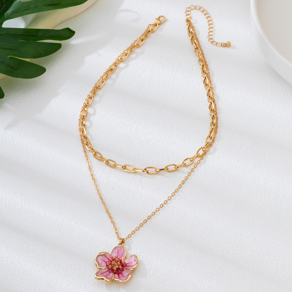 Flower Necklace For Women In Gold Zinc Alloy Featuring Enamel Craft