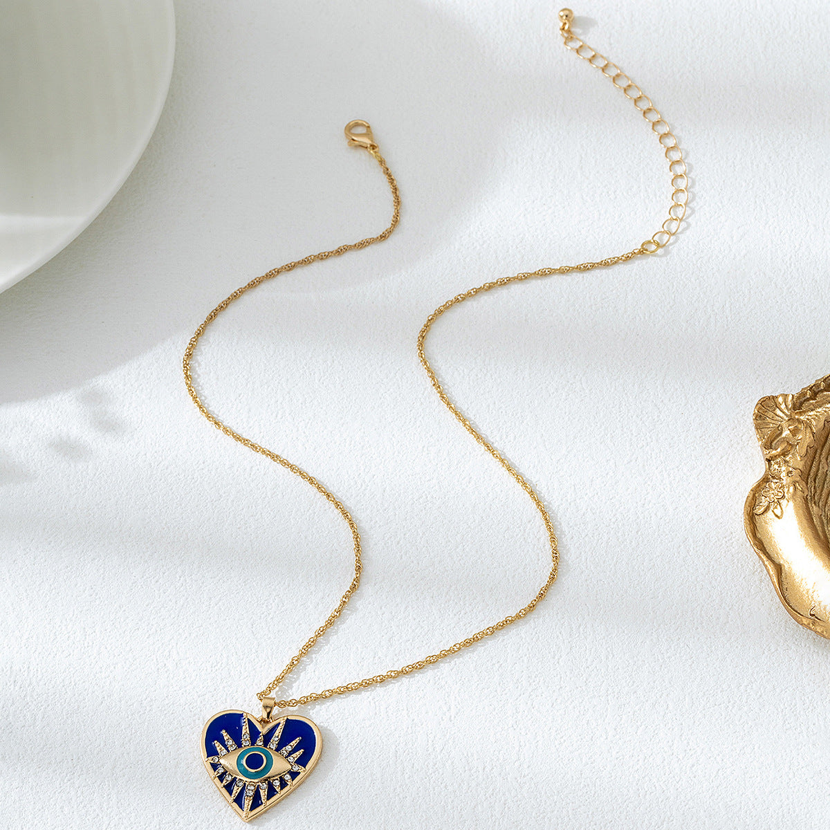 Heart Shape Necklace In Gold Featuring Zinc Alloy Material With Enamel Craft For Elegant Style