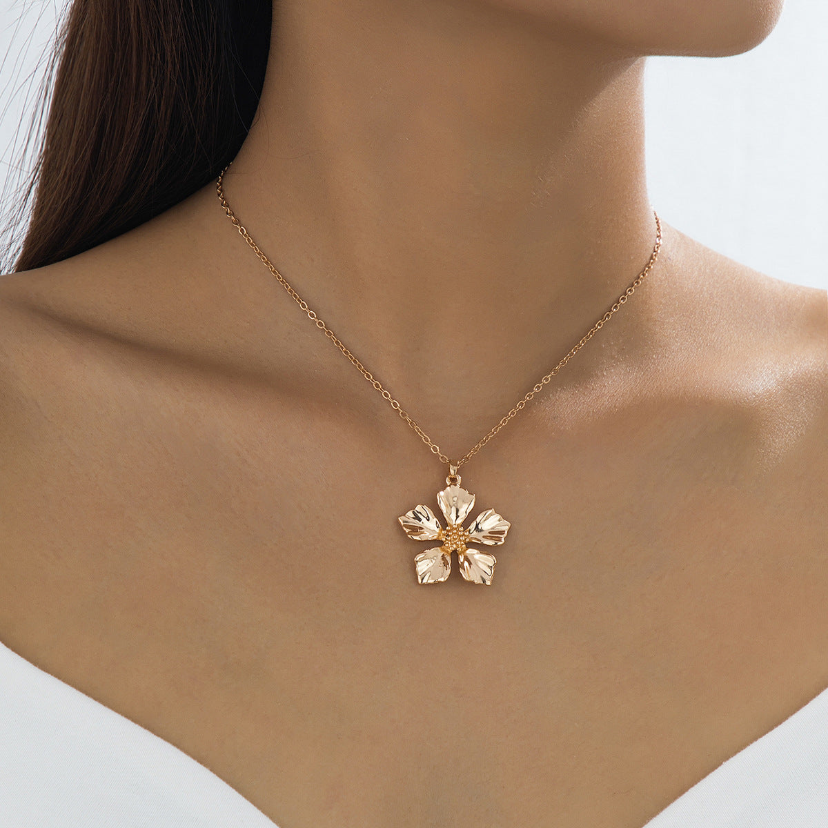Flower Pattern Necklace With Petal Folds In Gold Featuring Durable Alloy Material