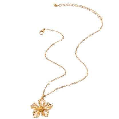 Flower Pattern Necklace With Petal Folds In Gold Featuring Durable Alloy Material