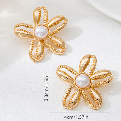 For Stud Earrings Featuring Elegant Flower Pattern In Golden Color
