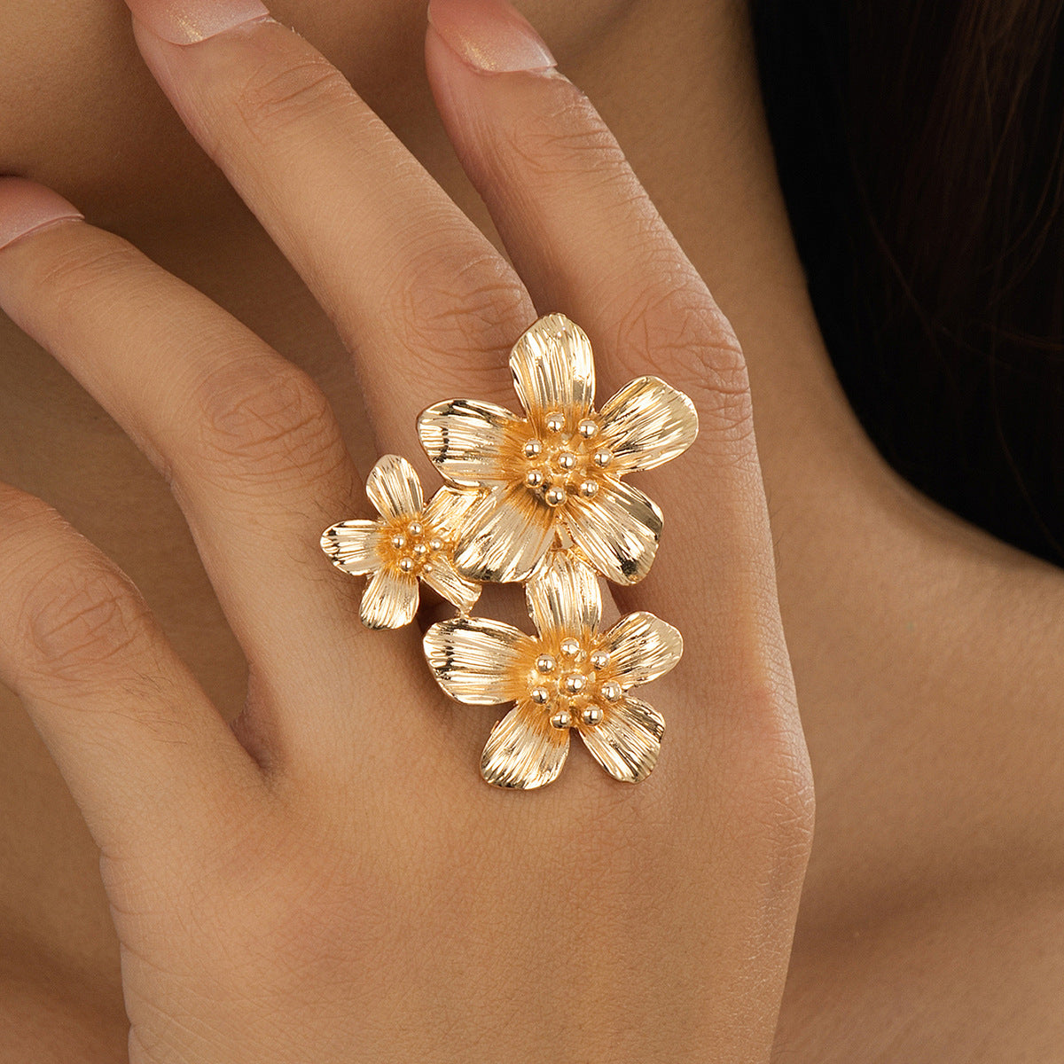 Flower Pattern Ring In Gold, For Elegant Style And Timeless Beauty