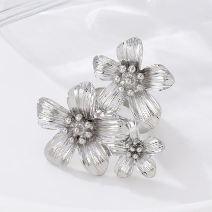 Flower Pattern Ring In Gold, For Elegant Style And Timeless Beauty
