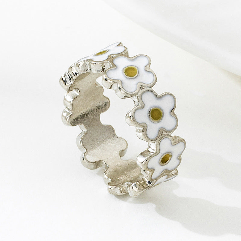 Daisy Pattern Alloy Ring In Gold, Perfect For Spring & Summer