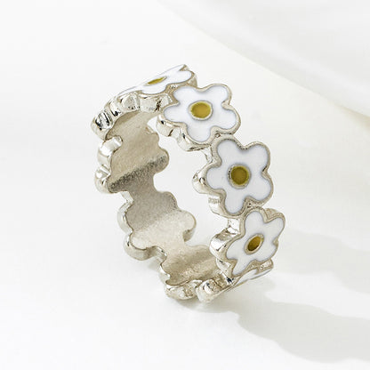 Daisy Pattern Alloy Ring In Gold, Perfect For Spring & Summer