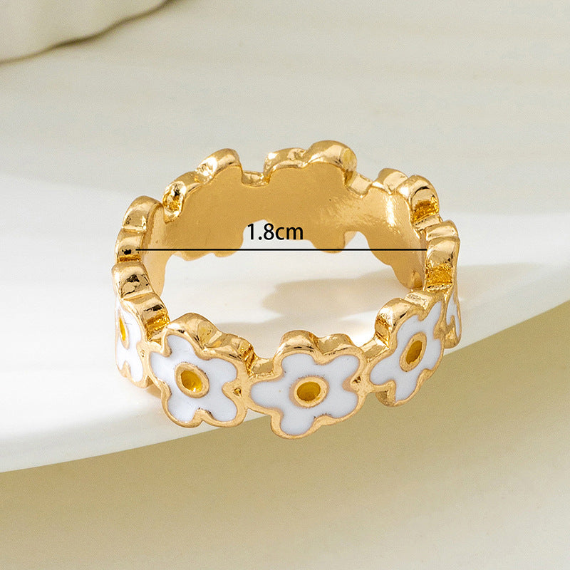 Daisy Pattern Alloy Ring In Gold, Perfect For Spring & Summer