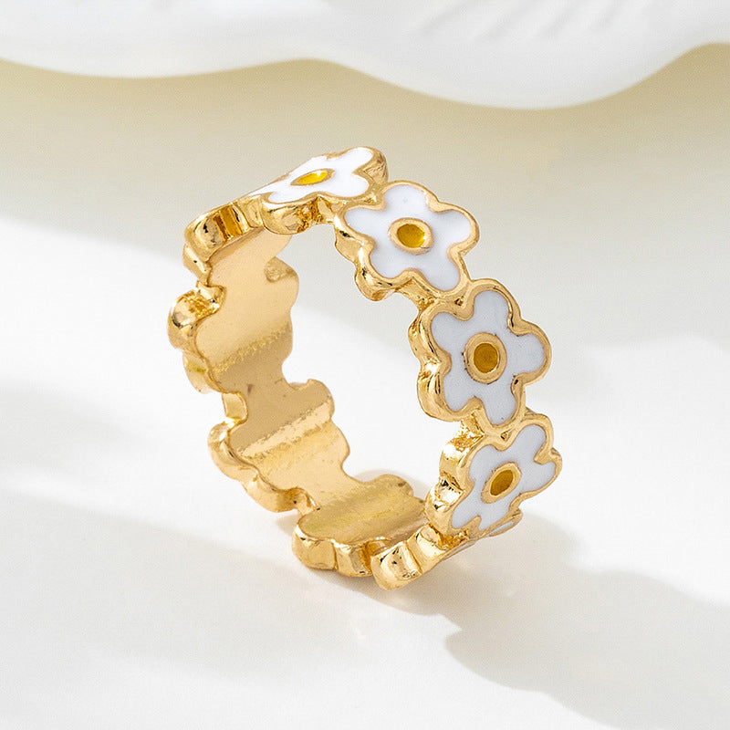 Daisy Pattern Alloy Ring In Gold, Perfect For Spring & Summer
