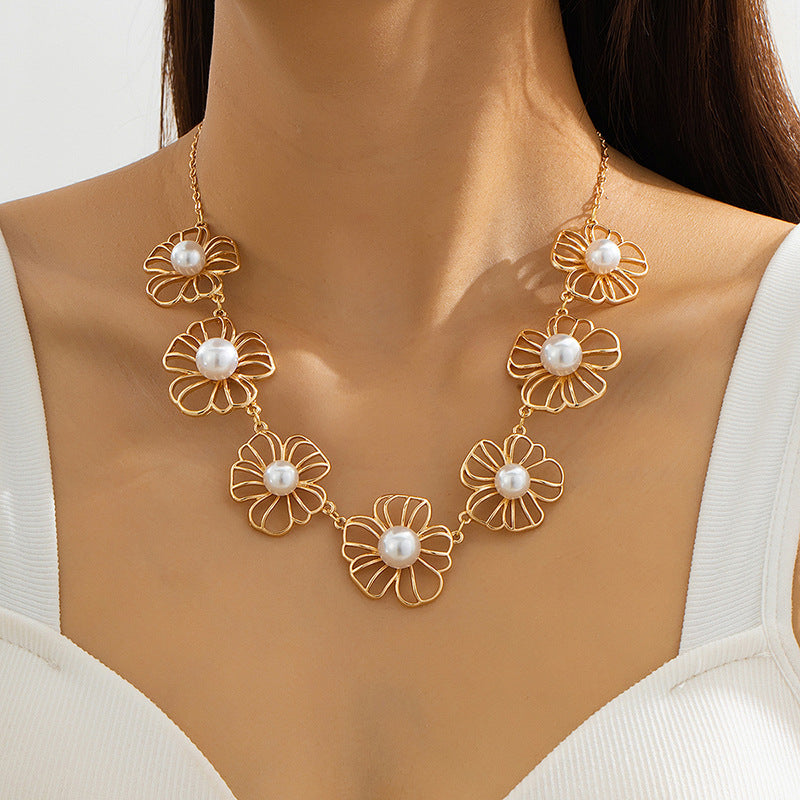 Floral Gold Necklace In Simple Style, Made With Durable Alloy For Everyday Wear