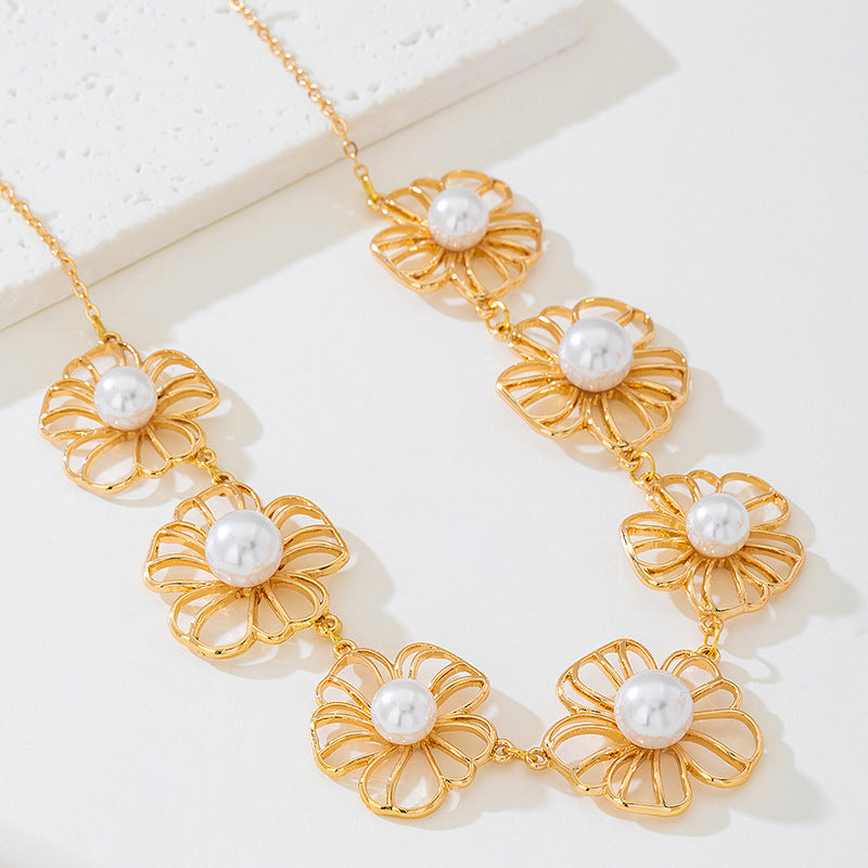 Floral Gold Necklace In Simple Style, Made With Durable Alloy For Everyday Wear