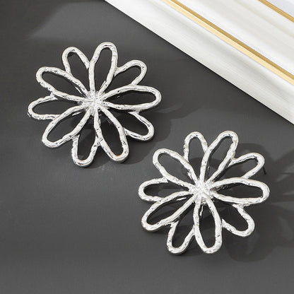 Retro Flower Stud Earrings For Women In Gold Featuring Durable 304 Stainless Steel Material