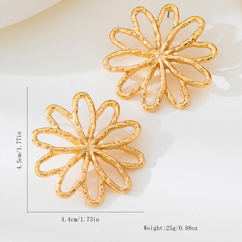 Retro Flower Stud Earrings For Women In Gold Featuring Durable 304 Stainless Steel Material
