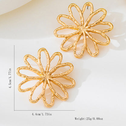 Retro Flower Stud Earrings For Women In Gold Featuring Durable 304 Stainless Steel Material