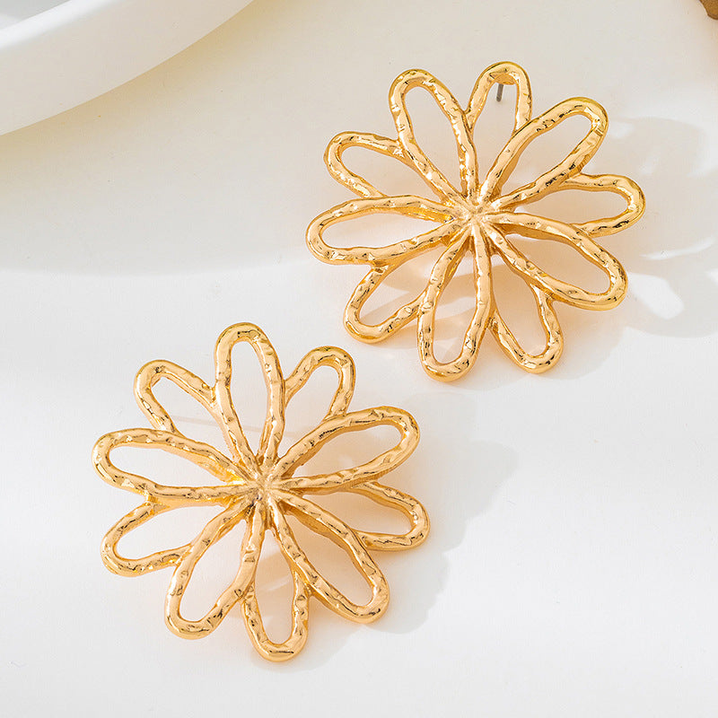 Retro Flower Stud Earrings For Women In Gold Featuring Durable 304 Stainless Steel Material