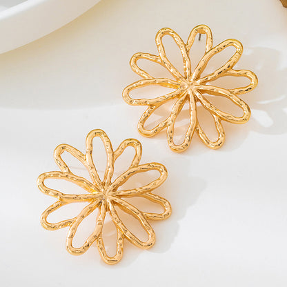 Retro Flower Stud Earrings For Women In Gold Featuring Durable 304 Stainless Steel Material
