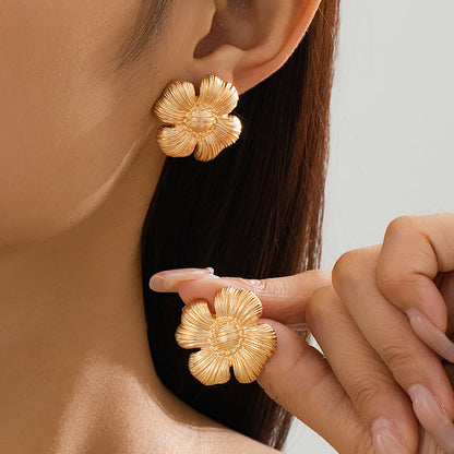 Flower Stud Earrings With Brushed Petal Design In Gold For Elegant Style
