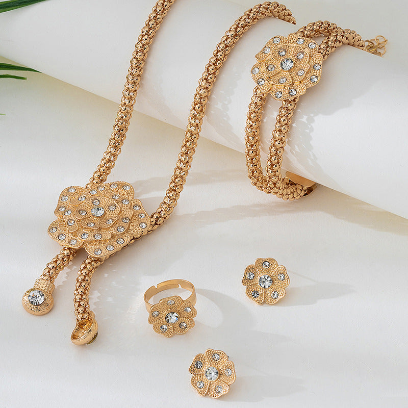 Golden Jewelry Set Featuring Elegant Flower Patterns