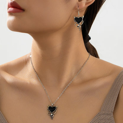 Gothic Halloween Jewelry Set In Wine Red Featuring Heart Shape Design, Perfect For Festive Occasions