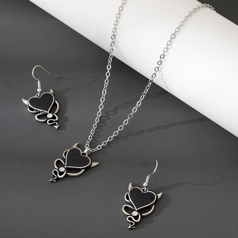 Gothic Halloween Jewelry Set In Wine Red Featuring Heart Shape Design, Perfect For Festive Occasions
