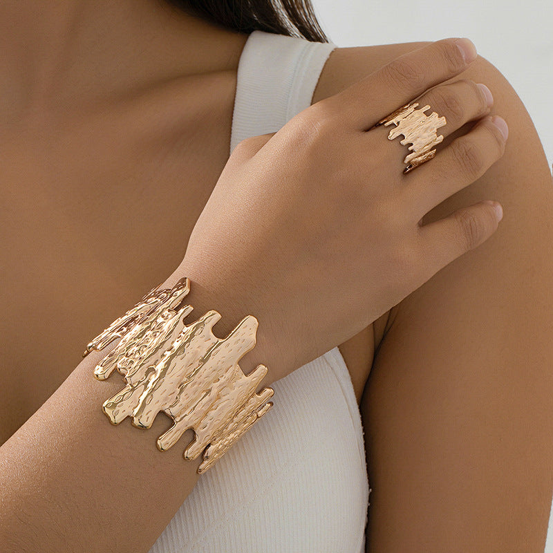 Gothic Bangle For Women Featuring Irregular Lines Pattern In Gold And Silver