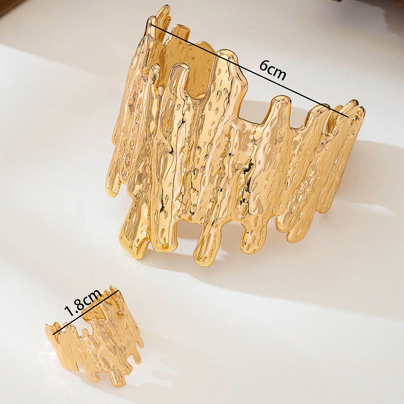 Gothic Bangle For Women Featuring Irregular Lines Pattern In Gold And Silver