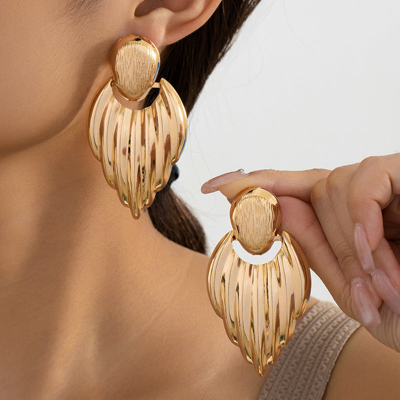 Feather Drop Earrings In Gold Featuring Tassel And Geometric Design For Elegant Style