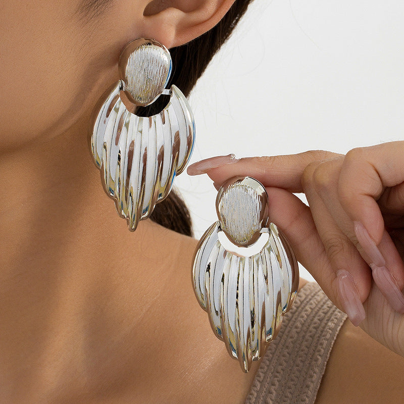 Feather Drop Earrings In Gold Featuring Tassel And Geometric Design For Elegant Style