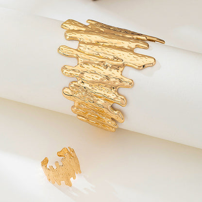 Gothic Bangle For Women Featuring Irregular Lines Pattern In Gold And Silver