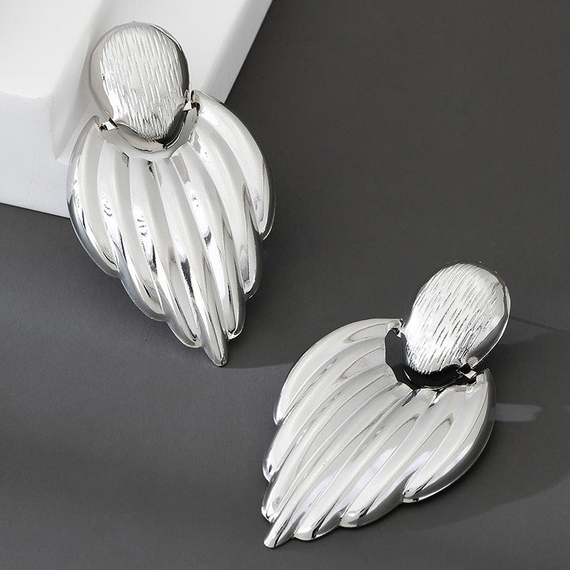 Feather Drop Earrings In Gold Featuring Tassel And Geometric Design For Elegant Style