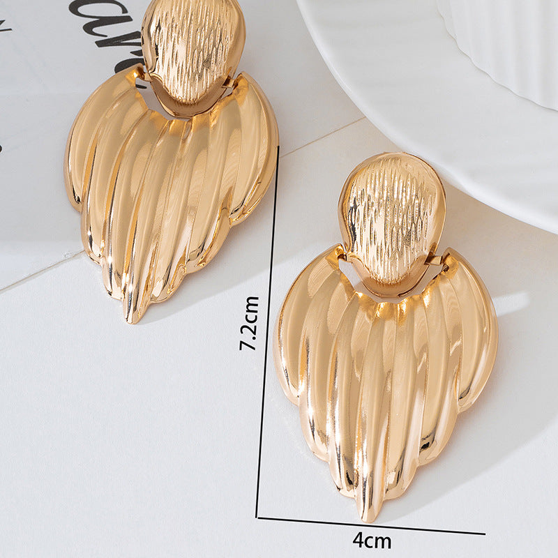Feather Drop Earrings In Gold Featuring Tassel And Geometric Design For Elegant Style