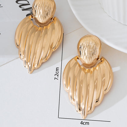Feather Drop Earrings In Gold Featuring Tassel And Geometric Design For Elegant Style