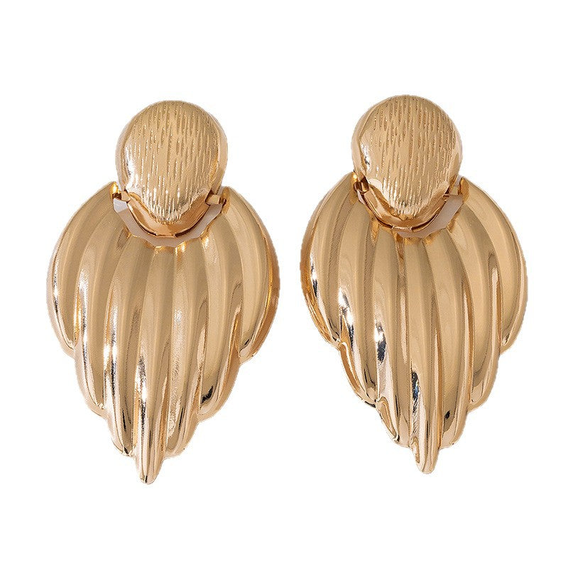 Feather Drop Earrings In Gold Featuring Tassel And Geometric Design For Elegant Style