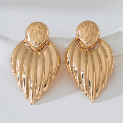 Feather Drop Earrings In Gold Featuring Tassel And Geometric Design For Elegant Style