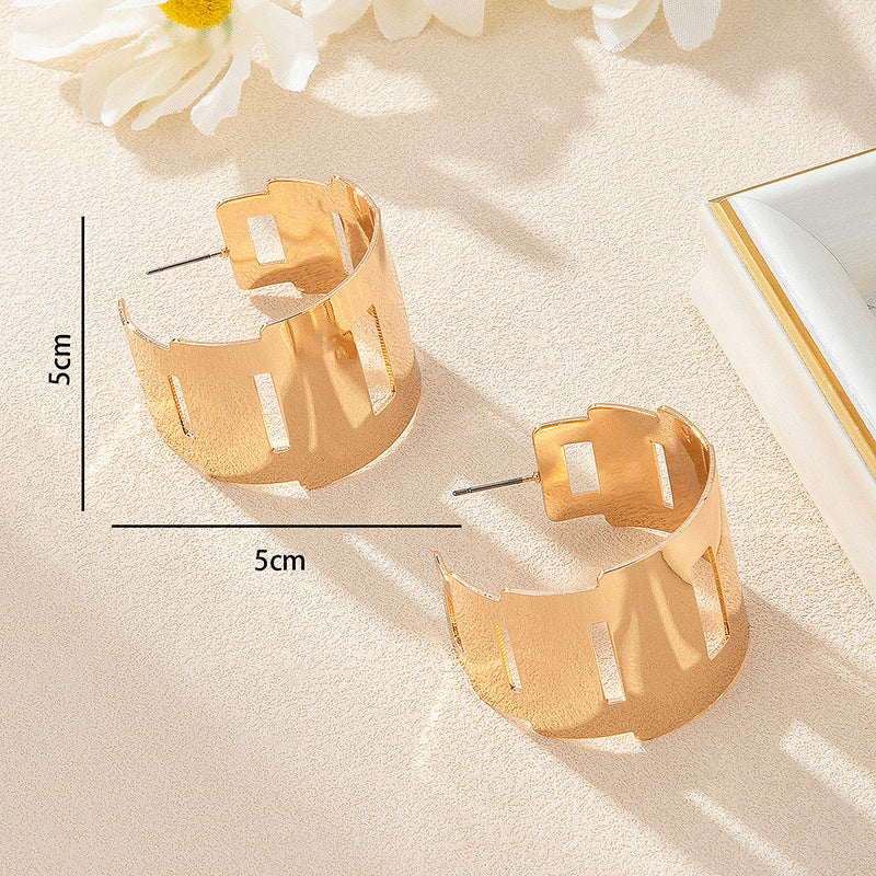 Geometric Round Earrings In Gold For Unisex Style