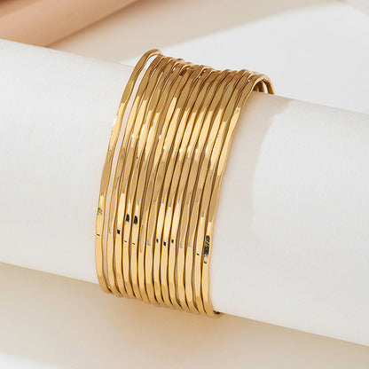 Gold Plain Bracelet With Lines Pattern, Geometric Circle Design For Elegant Style