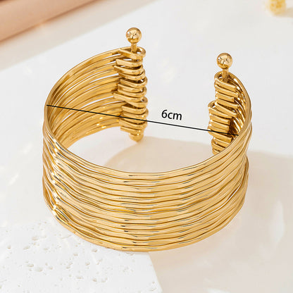 Gold Plain Bracelet With Lines Pattern, Geometric Circle Design For Elegant Style