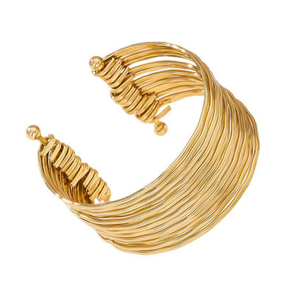 Gold Plain Bracelet With Lines Pattern, Geometric Circle Design For Elegant Style