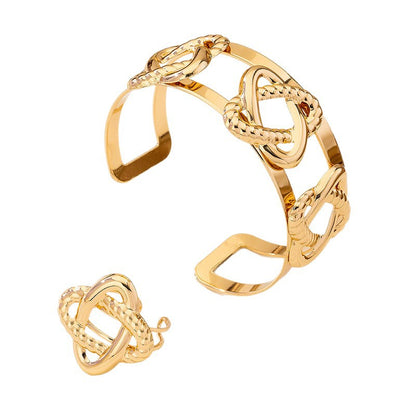For Lines Pattern Bangle In Gold, Featuring Elegant Design Perfect For Stylish Accessories