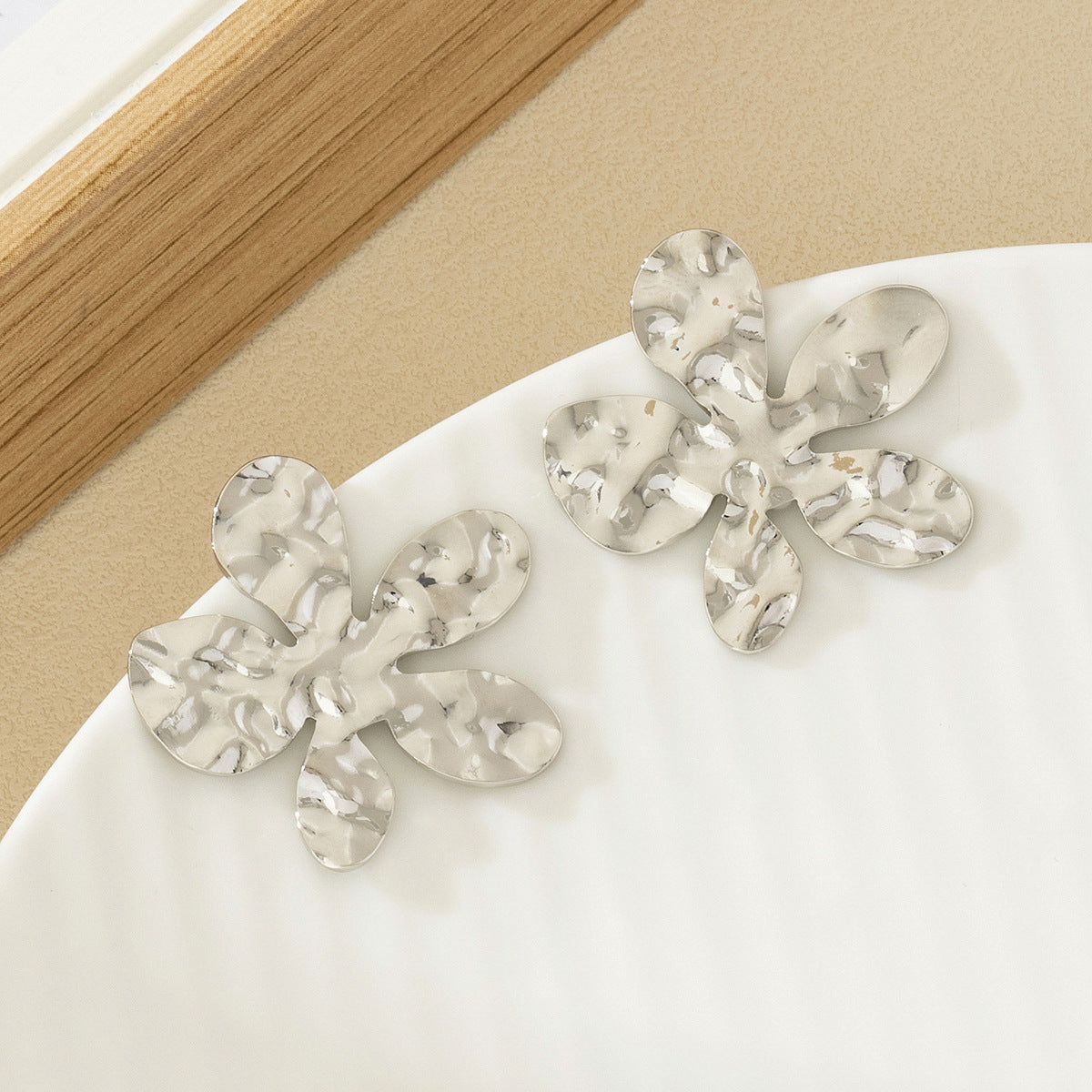 Sweet Retro Exaggerated Flower Earrings For Unisex, Made Of Alloy In Gold Color
