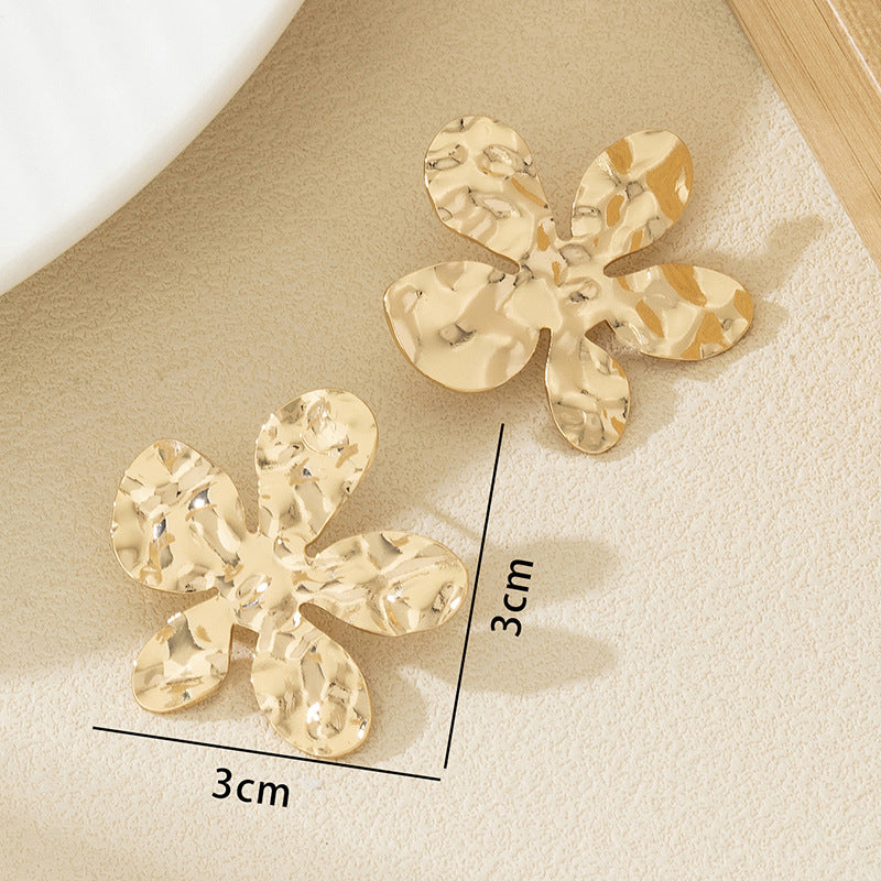 Sweet Retro Exaggerated Flower Earrings For Unisex, Made Of Alloy In Gold Color