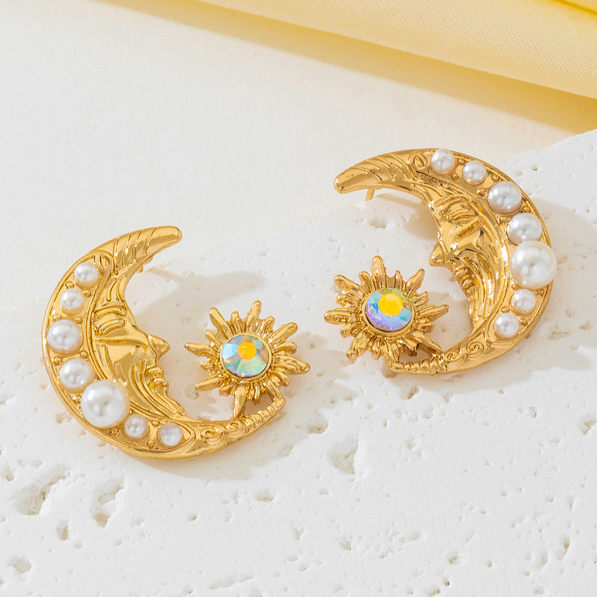 Retro Gold Moon Stud Earrings For Elegant Style
