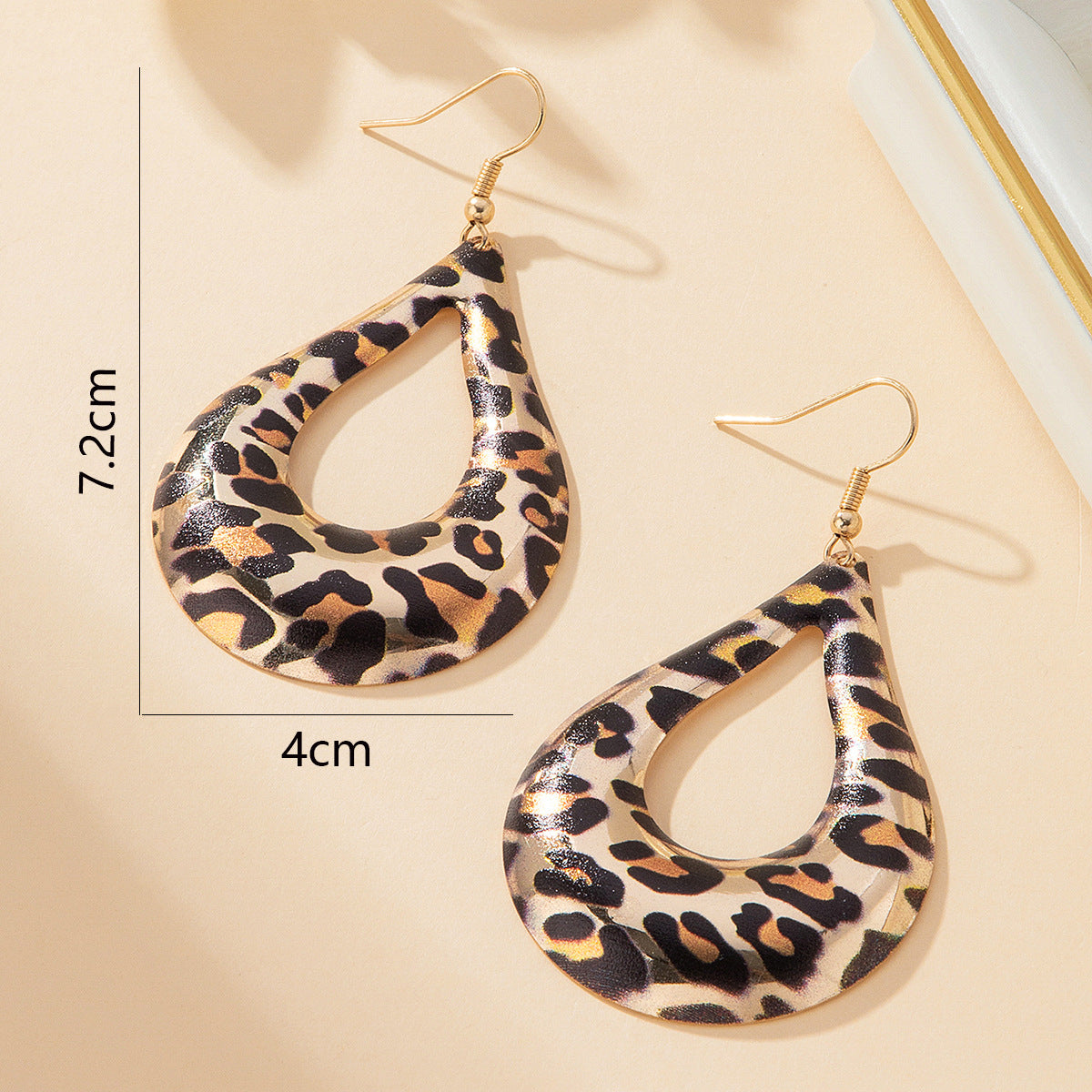 Exaggerated Water Droplets Drop Earrings In Gold For Unisex Wear