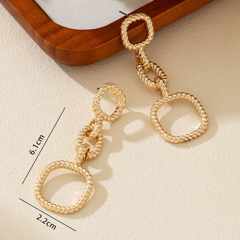 Retro Gold Drop Earrings Featuring A Geometric Knot Circle Design For Elegant Style